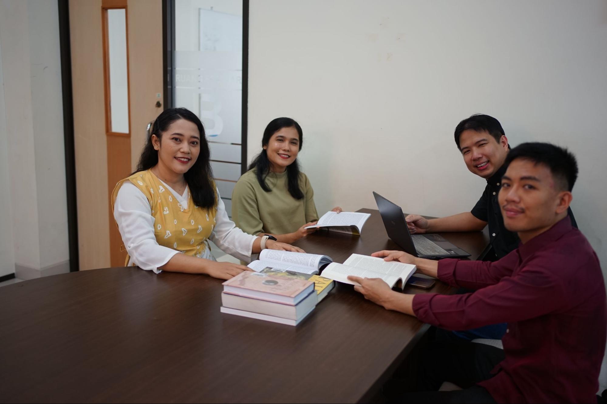 Prodi Filsafat Keilahian Program Magister Slider 3