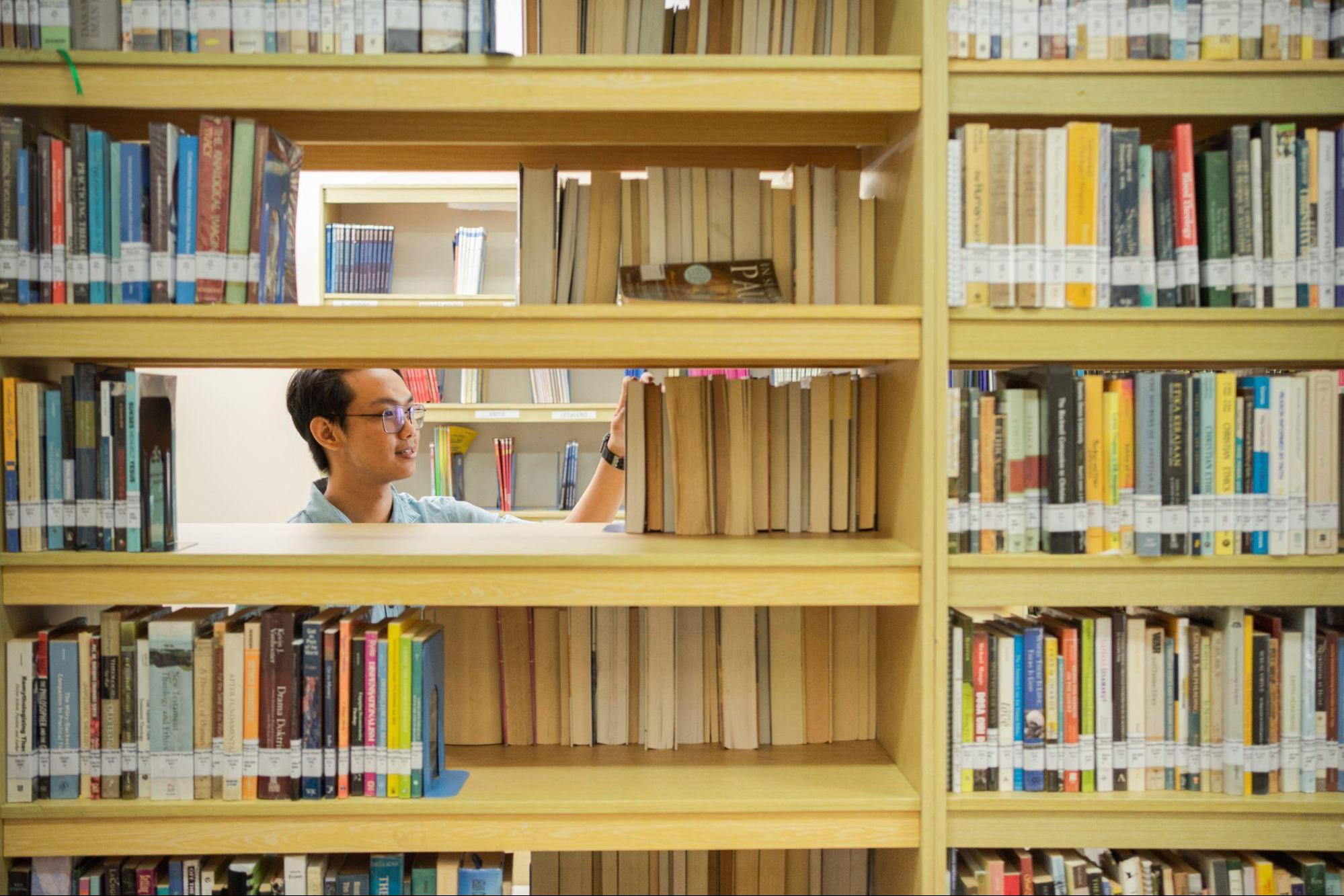 Prodi Filsafat Keilahian Slider 3