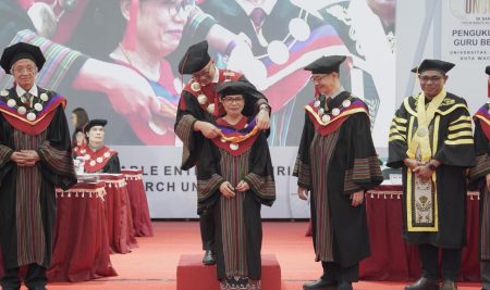 UKDW Kukuhkan Pdt. Prof. Asnath Niwa Natar sebagai Guru Besar Ilmu Teologi